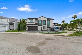 15646 SW 97th Terrace in Miami, FL - Building Photo - Building Photo
