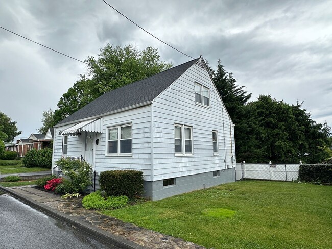 property at 708 Pennsylvania Ave