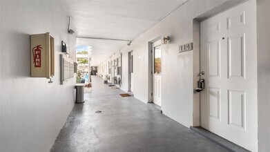626 SW 14th Ave, Unit 114 in Fort Lauderdale, FL - Building Photo - Building Photo