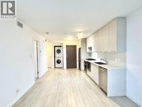 7708 Alderbridge Wy in Richmond, BC - Building Photo - Building Photo