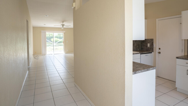 3844 Miramontes Cir in Wellington, FL - Foto de edificio - Building Photo