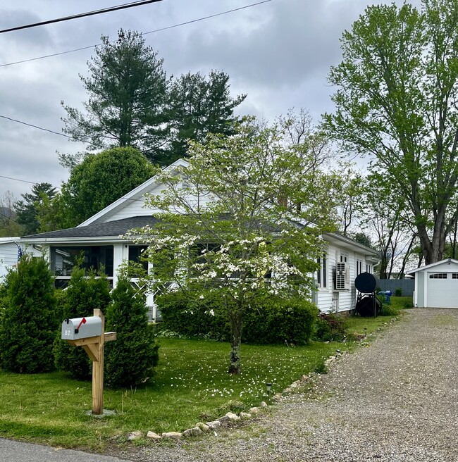 87 Poplar St in Waynesville, NC - Building Photo - Building Photo