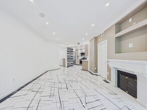 300 Caldecott Ln in Oakland, CA - Building Photo - Building Photo