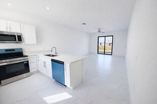 828 Holmes Ave in Lehigh Acres, FL - Building Photo