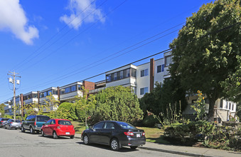 The Dorchester in White Rock, BC - Building Photo - Building Photo