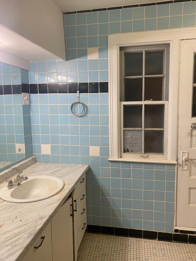 property at 512 E Tallmadge Ave