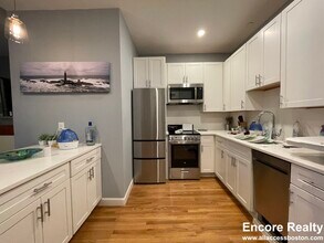 468 Beacon St, Unit 3R in Boston, MA - Building Photo - Building Photo