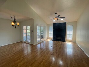 2105 St Michaels Dr in Arlington, TX - Building Photo - Building Photo