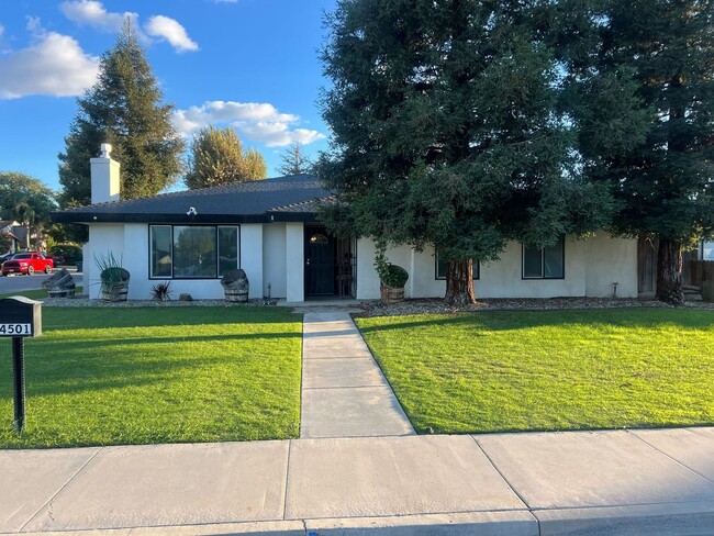 property at 4501 Glengary Pl