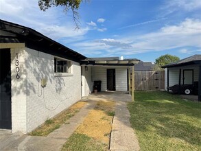 1304 Rodeo Center Blvd in Mesquite, TX - Building Photo - Building Photo