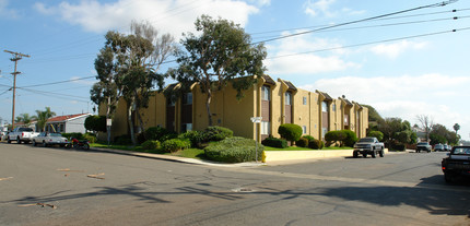 The Courtyard in Oceanside, CA - Building Photo - Building Photo