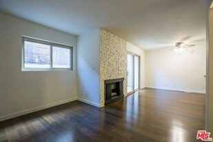 141 S Clark Dr in Los Angeles, CA - Building Photo