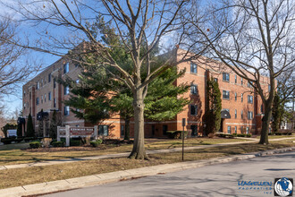 KENMORE PARK, LLC in Elmhurst, IL - Building Photo - Building Photo