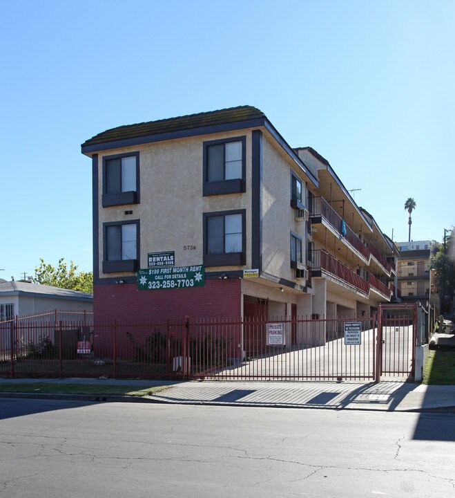 5736 Aldama St in Los Angeles, CA - Building Photo