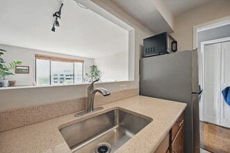 2501 Calvert St NW in Washington, DC - Building Photo - Building Photo