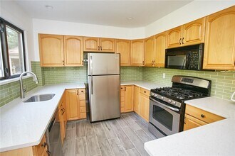 44 Chester Pl in New Rochelle, NY - Building Photo - Building Photo