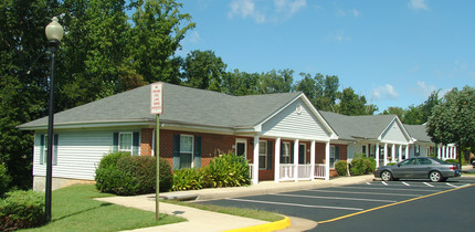 Forest Creek in Richmond, VA - Building Photo - Building Photo