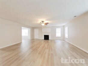 4003 Riverside Pkwy in Decatur, GA - Foto de edificio - Building Photo