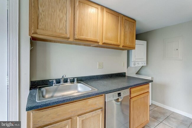 property at 1458 Riverside Ave