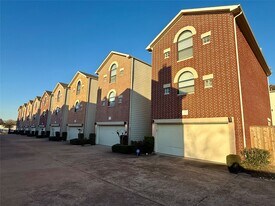 9833 Sandra Ann Ct in Houston, TX - Building Photo