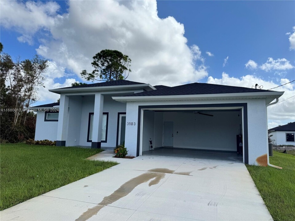 3103 NW 17th Ave in Cape Coral, FL - Building Photo