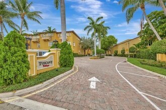 345 NE 69th Cir in Boca Raton, FL - Foto de edificio - Building Photo