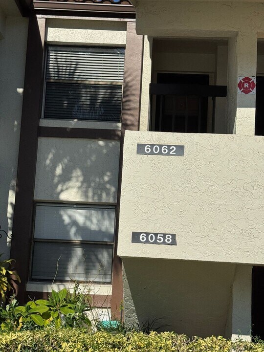 6062 Willowpointe Cir in Orlando, FL - Building Photo