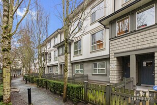 8355-8164 164 St in Surrey, BC - Building Photo