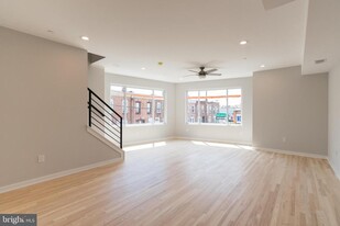 1353 S Myrtlewood St in Philadelphia, PA - Building Photo - Building Photo