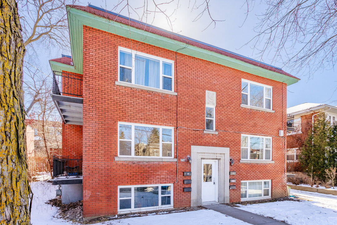 3750 Édouard-Montpetit Boul in Montréal, QC - Building Photo