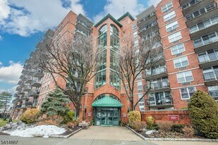 300 Main St in Little Falls, NJ - Building Photo