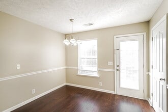 8009 Maggie Ct in Nashville, TN - Foto de edificio - Building Photo