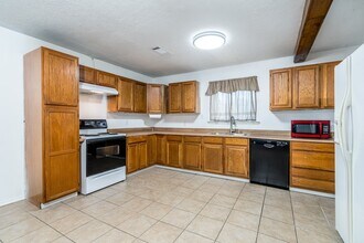 15602 Treichel Rd in Tomball, TX - Building Photo - Building Photo