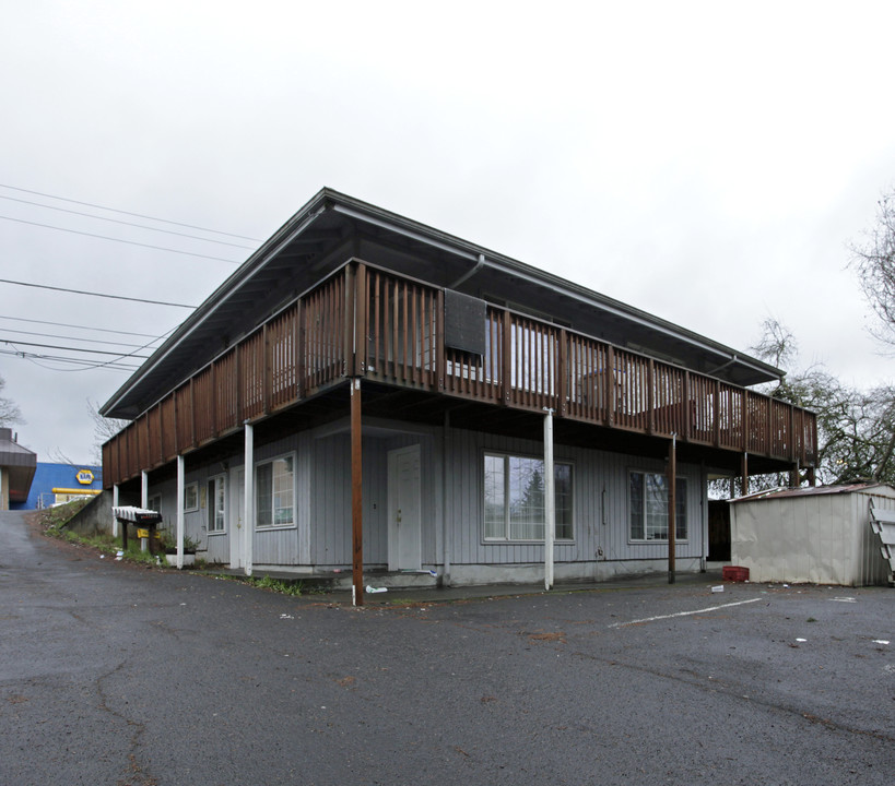 12090 SW Hall Blvd in Tigard, OR - Building Photo