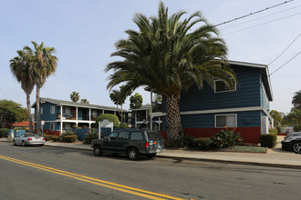 Royal Apartments in San Diego, CA - Building Photo - Building Photo