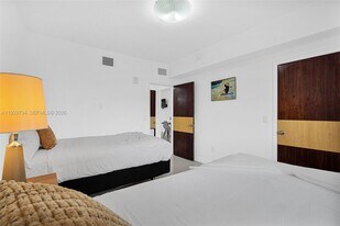 1025 94th St in Bay Harbor Islands, FL - Building Photo