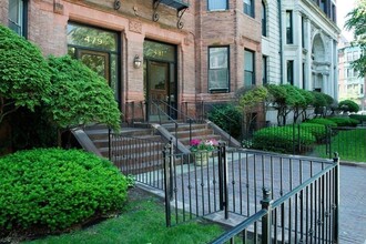 481 Beacon St, Unit 12A in Boston, MA - Foto de edificio - Building Photo