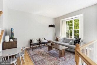 1234 Wild Hawthorn Way in Reston, VA - Building Photo - Building Photo