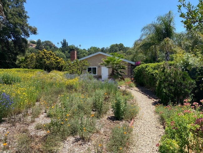 34 Reposo Dr in Oak View, CA - Building Photo - Building Photo
