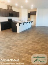 2341 Vaca Way in Merced, CA - Building Photo - Building Photo