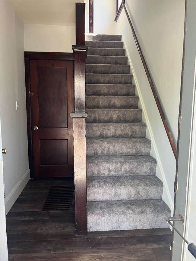 3617 Madison Rd, Unit #2 Second Floor Unit in Cincinnati, OH - Building Photo - Building Photo