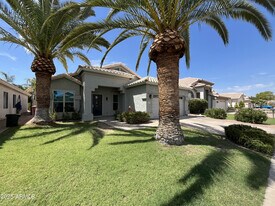 8709 E Gail Rd in Scottsdale, AZ - Building Photo