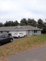 831 Highview Dr, Unit C in New Richmond, WI - Building Photo