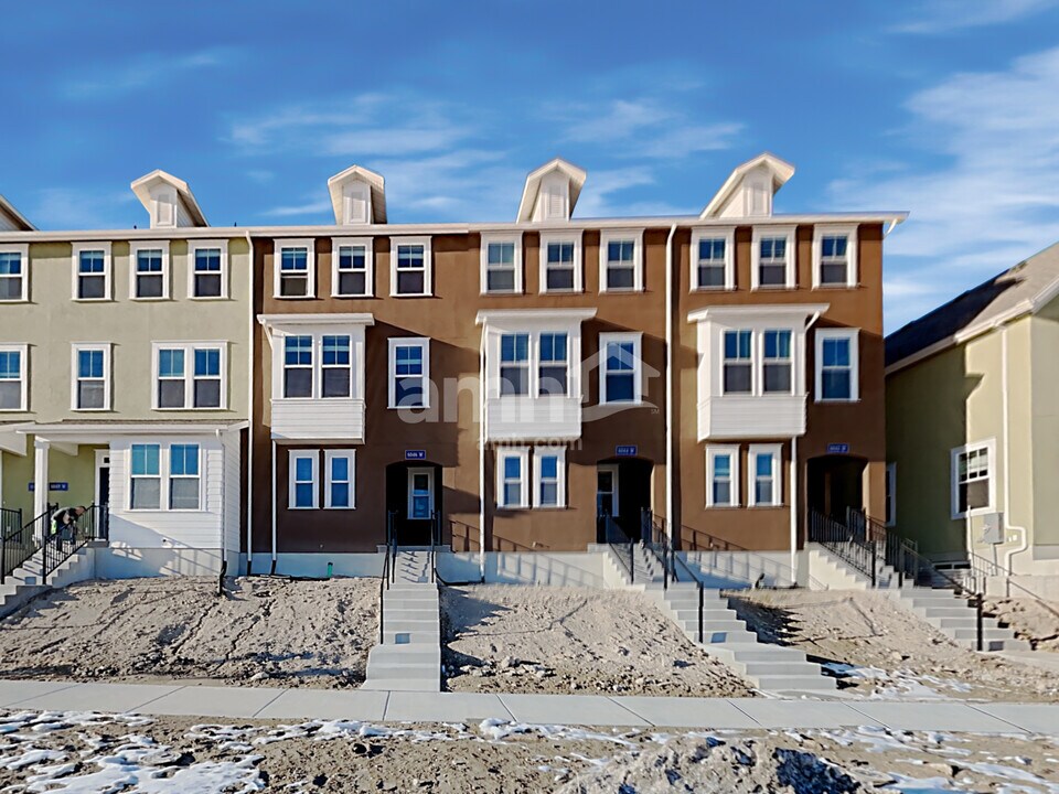 6046 S Jordan Pkwy W in South Jordan, UT - Building Photo