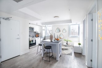 994 Bronson Ave in Ottawa, ON - Building Photo - Building Photo