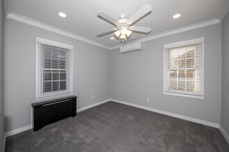 Fairfield Townhouses At Farmingdale Village in Farmingdale, NY - Foto de edificio - Building Photo