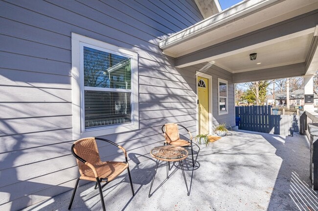 property at 988 Mayson Turner Rd NW