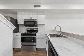 230 Debus Dr in Taylor, TX - Building Photo - Building Photo