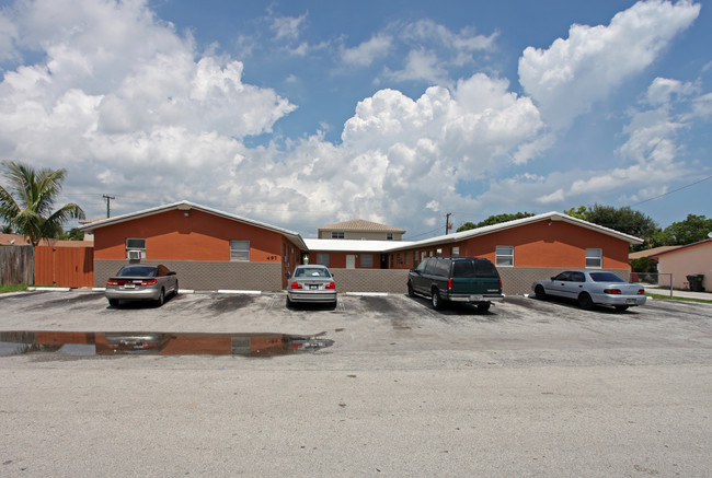 Oakland Park Apartments in Fort Lauderdale, FL - Foto de edificio - Building Photo