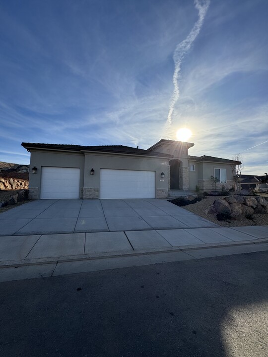 1276 E Gordon Ln in Washington, UT - Building Photo